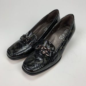 Prevata Womens Pamela Snake print black loafers 6